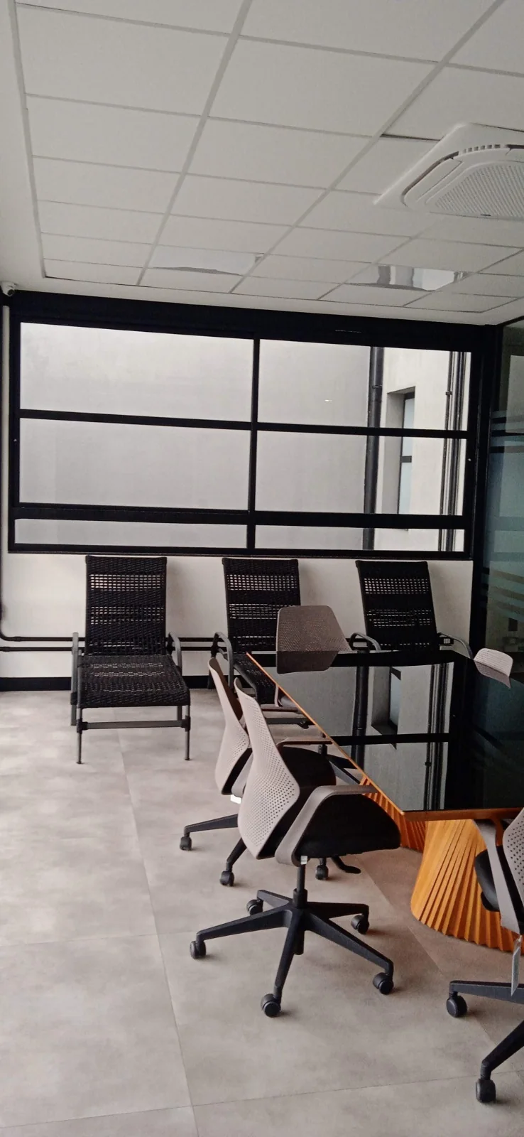 Sala corporativa executada pela VB Construções